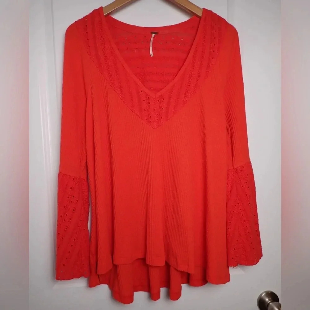 Free People Casual Parisian Night Top / Blouse bell sleeve Size Medium